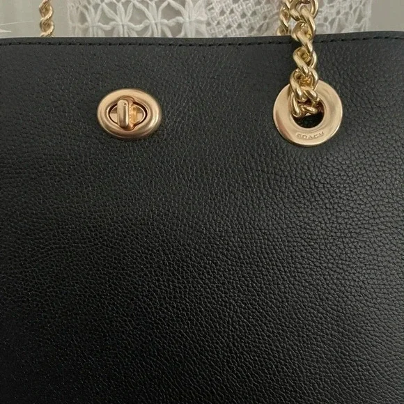 🔥2xHOST PICK🔥 Coach turnlock chain pebble tote - Picture 6 of 7